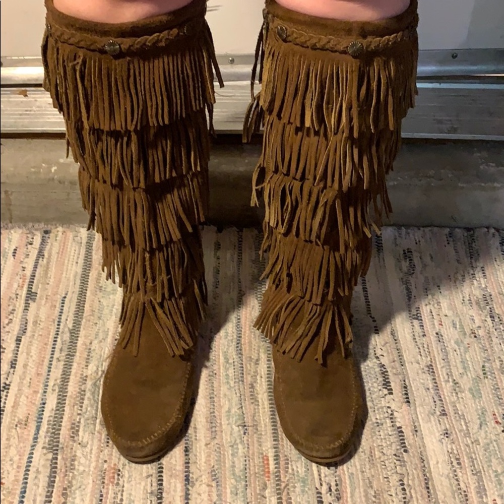 Minnetonka Brown suede shoes